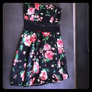 Wild Daisy Strapless Dress Women’s XL Roses Black